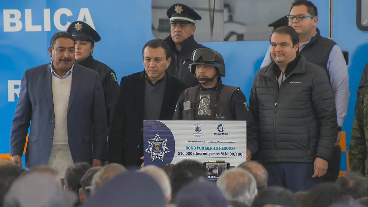 Celebraron a los oficiales en el marco del Día del Policía.  Foto César Ortiz  El Sol de San Juan del Río.